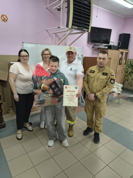 MŁODZIEŻ ZAPOBIEGA POŻAROM 